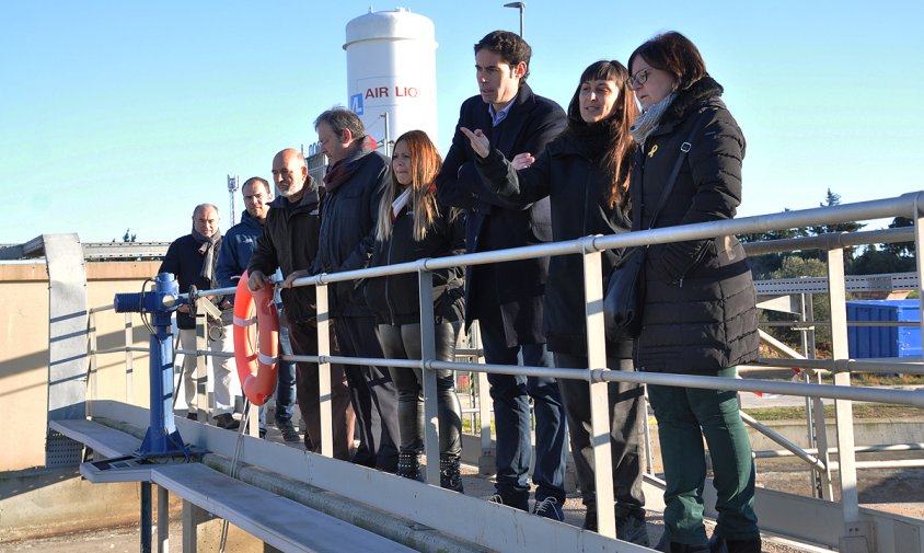 La visita a les obres d'ampliació a la depuradora es va fer ahir al matí