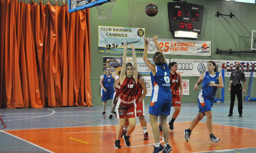 Imatge d'arxiu d'un partit del CB Cambrils femení aquesta temporada