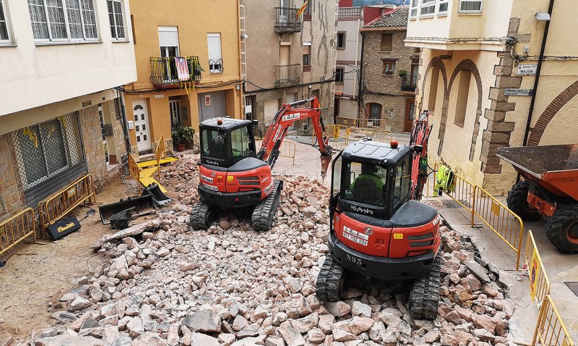 Obres a la plaça de l'Ajuntament de Vandellòs