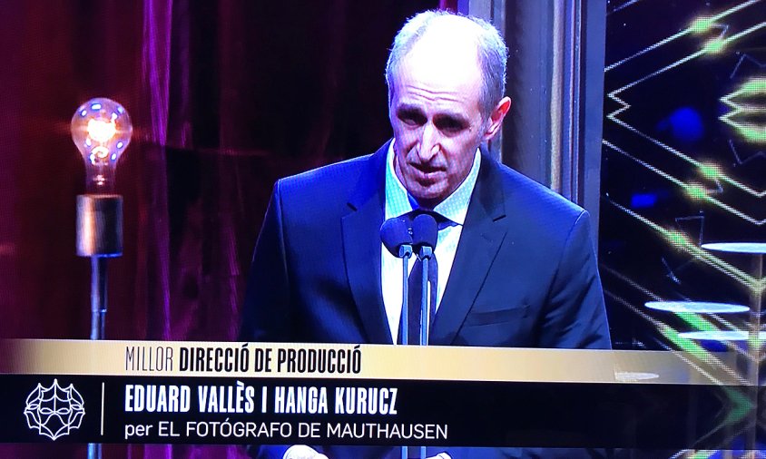 Eduard Vallès, ahir, en el moment de recollir el Gaudí a Millor Direcció de Producció