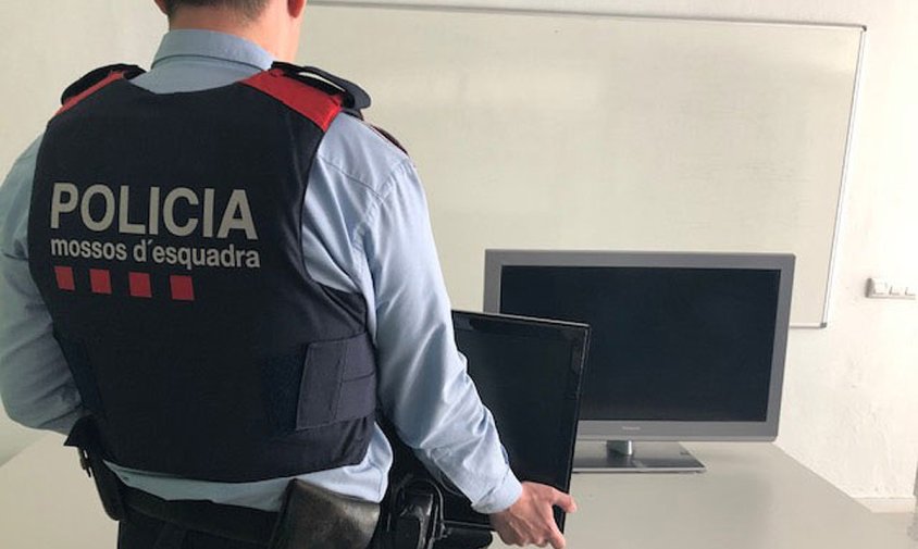 Imatge d'alguns dels televisors localitzats en l'operació policial