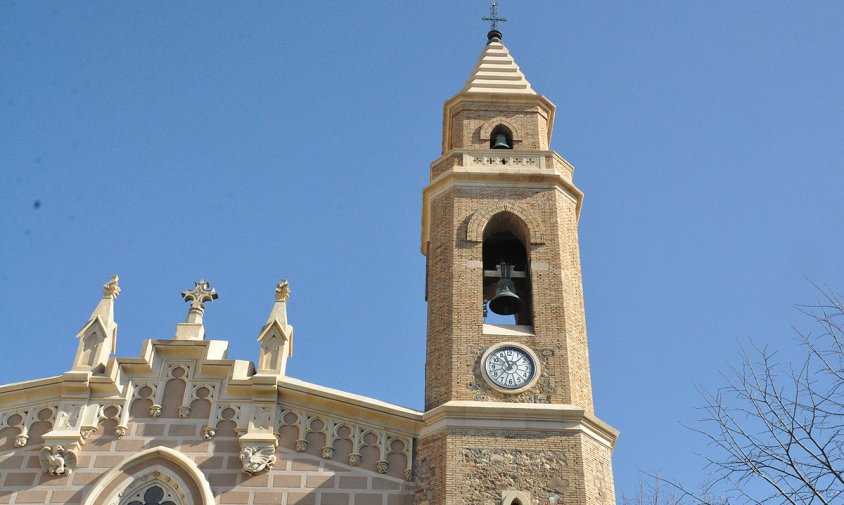 Imatge del campanar de l'església de Santa Maria