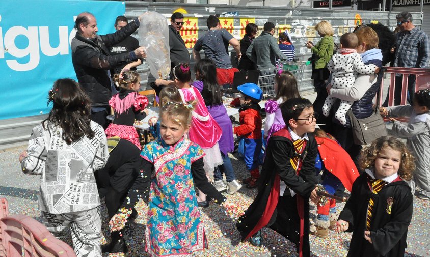 Imatge del Carnaval infantil, ahir al migdia a la plaça del Pòsit