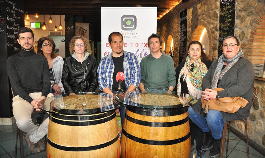 Xavier Capilla, Olga Arévalo, Rosita Martínez, Ivan Sanz, Jordi Barberà, Esther Rodríguez i Pilar Gonzalvo, ahir, a la presentació de l'AdC