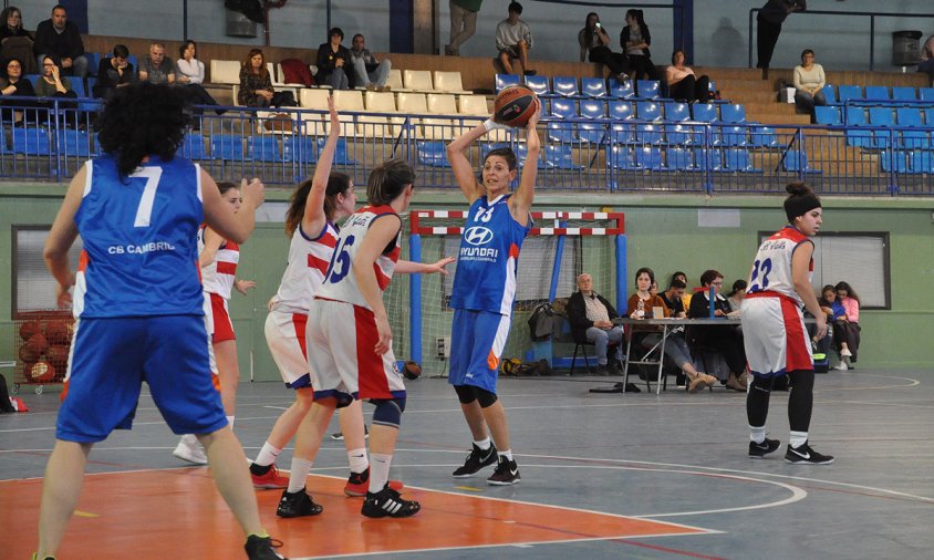 Imatge d'arxiu d'un partit del CB Cambrils femení aquesta temporada