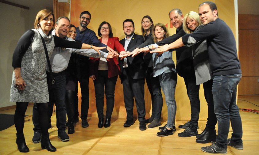 Presentació de la candidatura d'ERC, ahir a la tarda. D'esquerra a dreta: Marta Castaño, Josep Oliva, Helene Arcelin, Alejandro Garcia, Camí Mendoza, Pere Aragonès, Heller Kettner, Alazne Alsa, Jaume Gila, Cinta Ballesté i Eduard Pellicer,