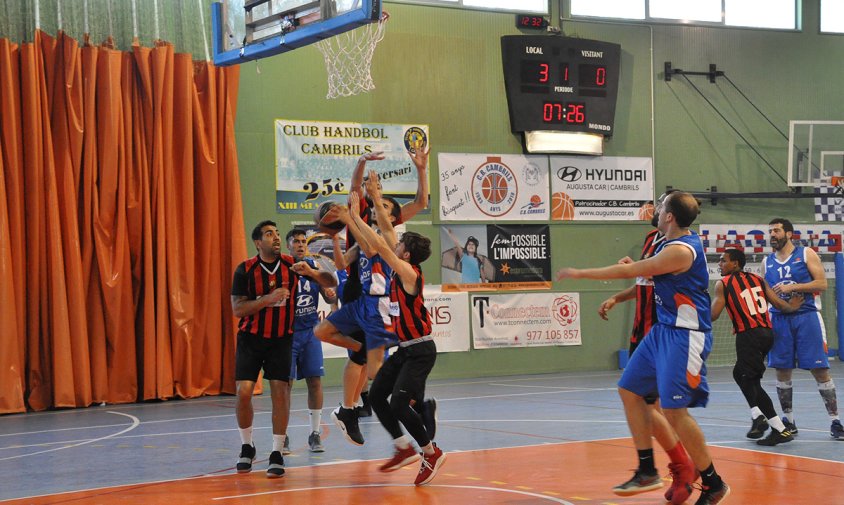 El partit entre el CB Cambrils i el Reus Deportiu es va disputar el passat diumenge al migdia