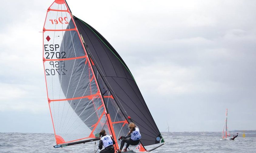 Alicia Fras i Maria González en plena regata