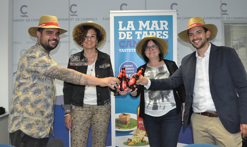 Presentació de La Mar de Tapes, ahir al matí. D'esquerra a dreta: Joan Llaberia, Mercè Dalmau, Camí Mendoza i Albert Vernet