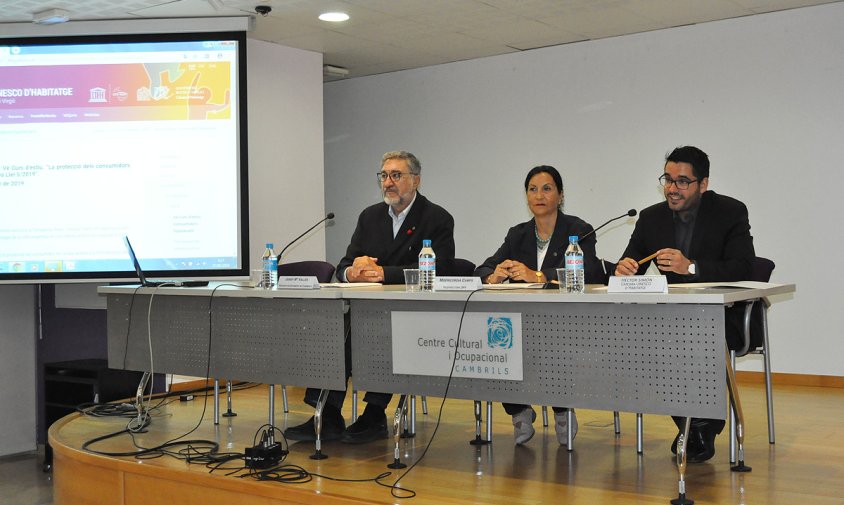 Acte d'inauguració del curs, el passat divendres al matí. D'esquerra a dreta: Josep M. Vallès, Misericòrdia Camps i Héctor Simón