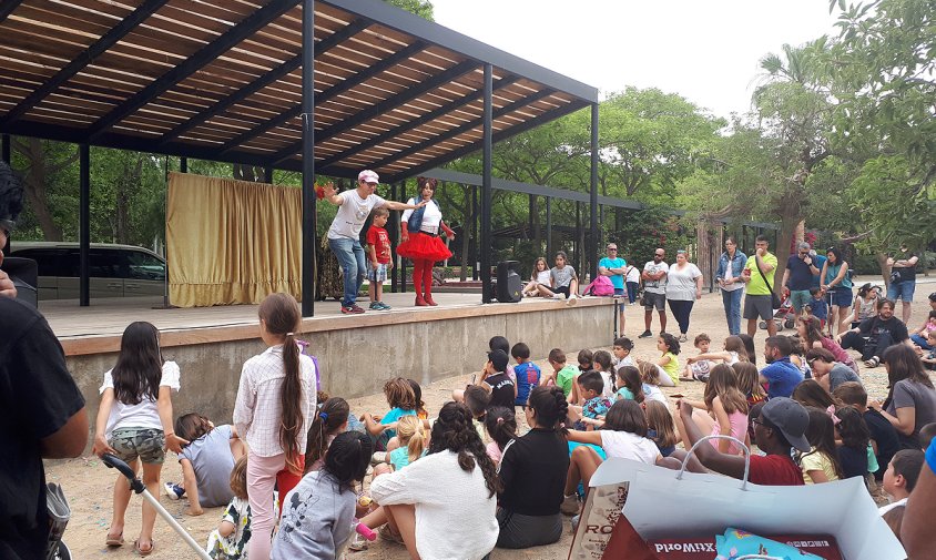 Espectacle d'animació, el passat diumenge al migdia, al parc del Pescador