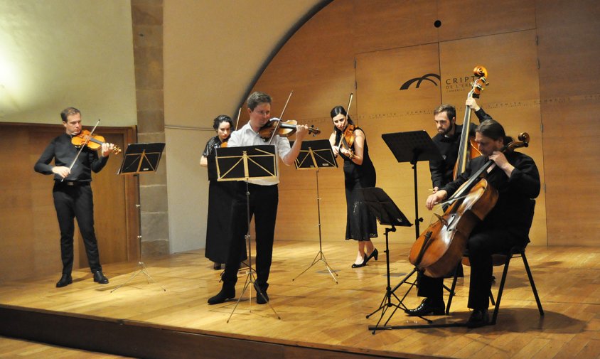 Un moment del concert que va oferir l'Orquestra Filharmònica de Cambra de Colònia, ahir al vespre, a la Cripta