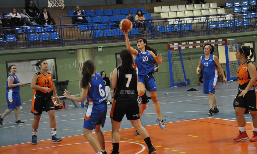 Imatge d'arxiu d'un partit del CB Cambrils femení