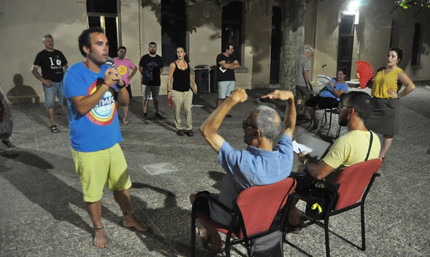 Un moment de l'assaig del ball parlat Vileros i Mariners, ahir a la nit