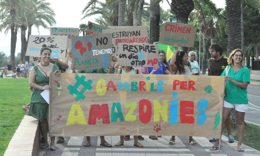 Inici de la marxa des del passeig de les Palmeres fins al Club Nàutic