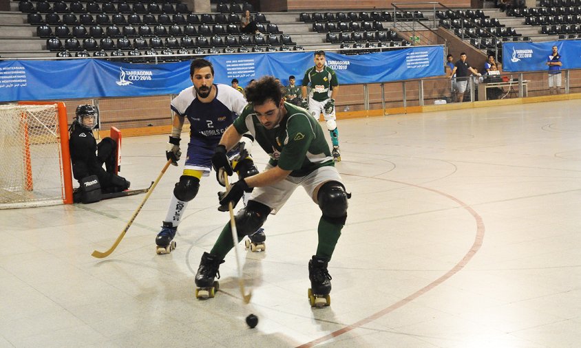 Un moment del partit entre el Cambrils CH i el Vilanova, el passat dissabte