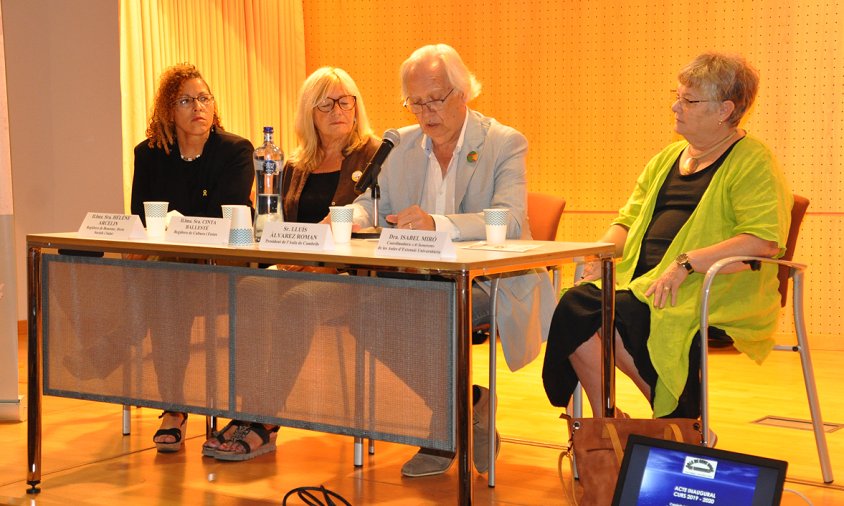 Helene Arcelin, Cinta Ballesté, Lluís Álvarez i Isabel Miró, ahir, a la inauguració de l'Aula d'Extensió Universitària de Gent Gran