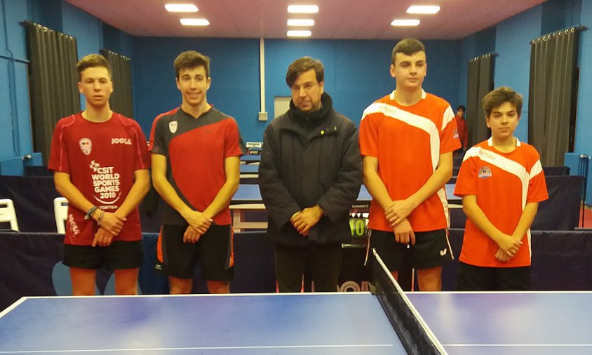 Els jugadors del CTT Cambrils, Pablo Alday i Adam López, a la dreta de la imatge