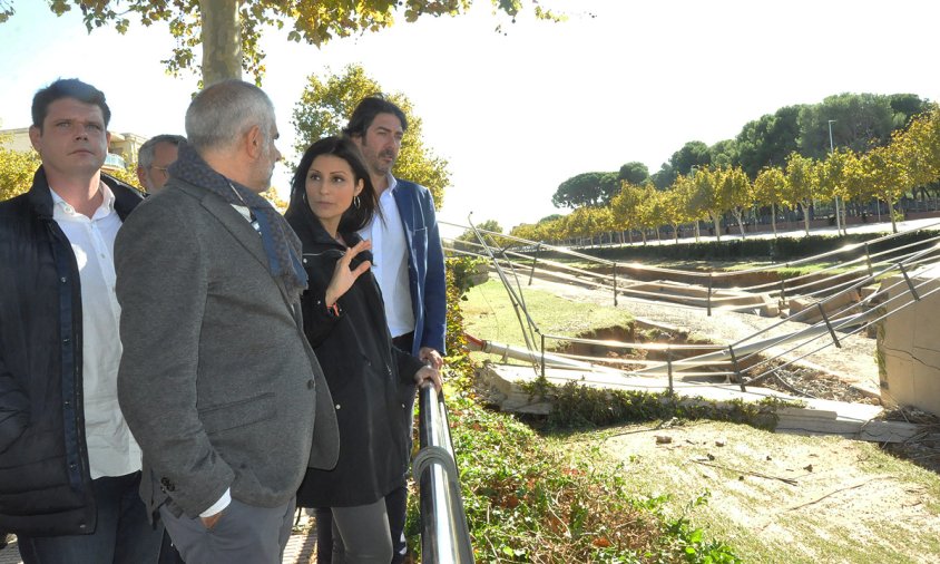 Lorena Roldán i Carlos Carrizosa al centre de la imatge, acompanyats del regidor de Cs a l'Ajuntament de Cambrils, Juan Carlos Romera, aquest migdia