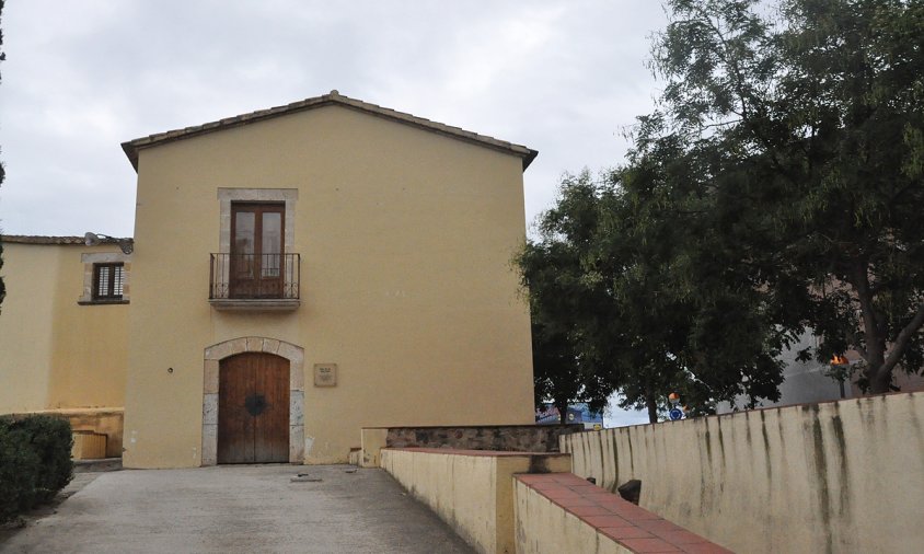 El Museu Molí de les Tres Eres és la seu del Centre d'Estudis Cambrilencs