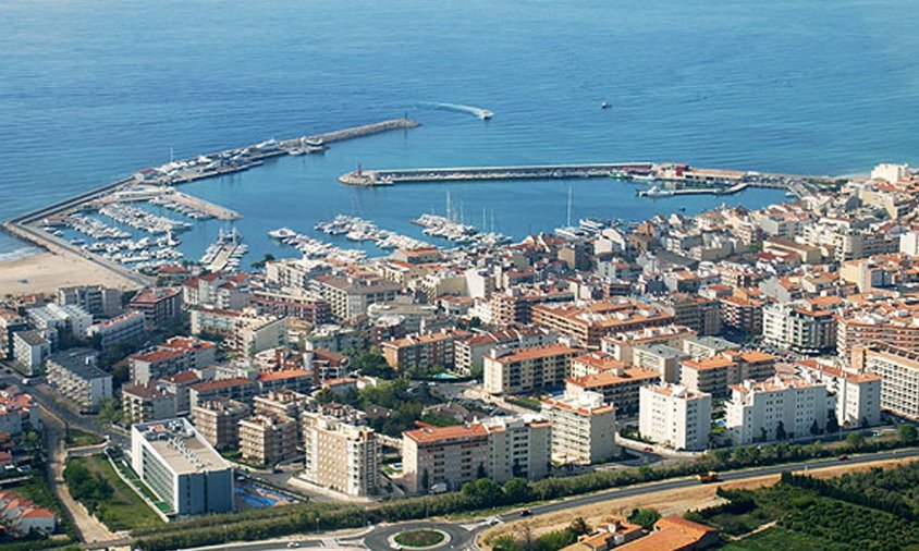 Vista aèria dels barris de l'Eixample platja i del port de Cambrils