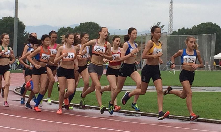 Maria Taggi en la tercera posició del grup d'atletes