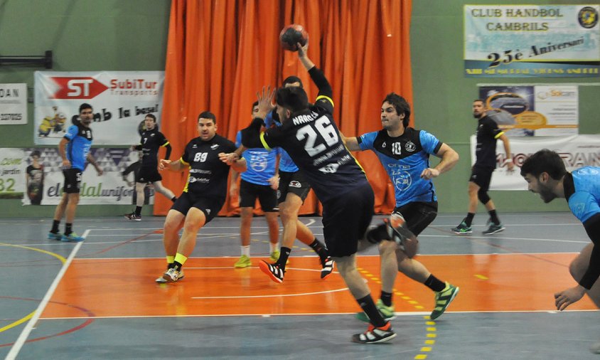 Un moment del partit entre el CH Cambrils i l'Escola Pia Granollers, el passat dissabte al vespre