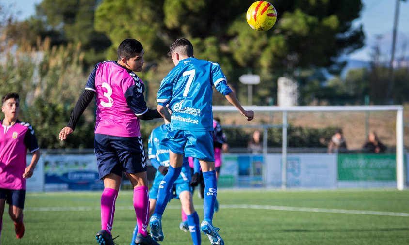 Partit del cadet B contra l'Escola de Futbol Sant Pere i Sant Pau