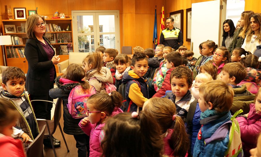 Els alumnes de P5 de l'escola Cambrils van visitar, ahir, l'Ajuntament