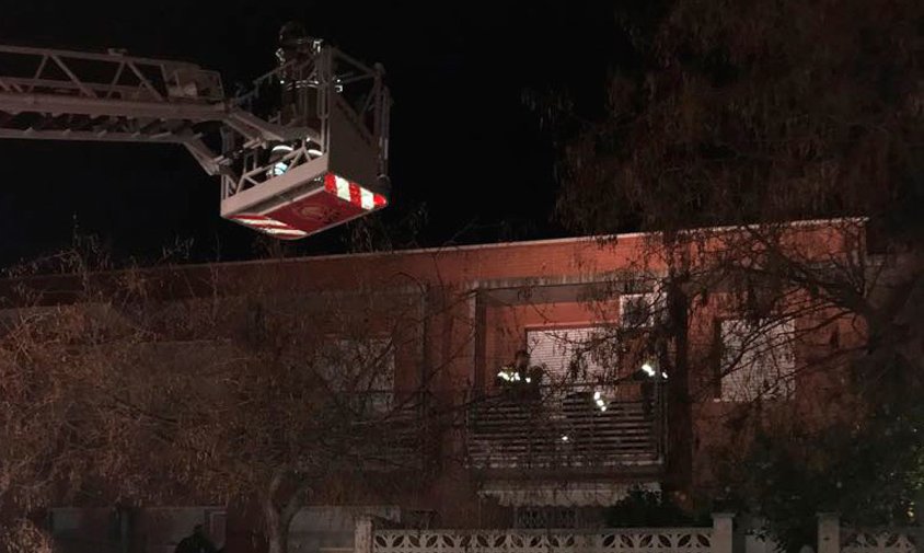 Un dels lladres va haver de ser tret pels Bombers amb l'ajut d'una escala mecànica