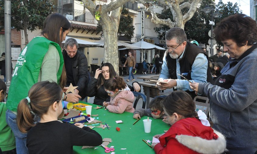 Els tallers es van muntar, el passat divendres, a la plaça de l'església de Sant Pere