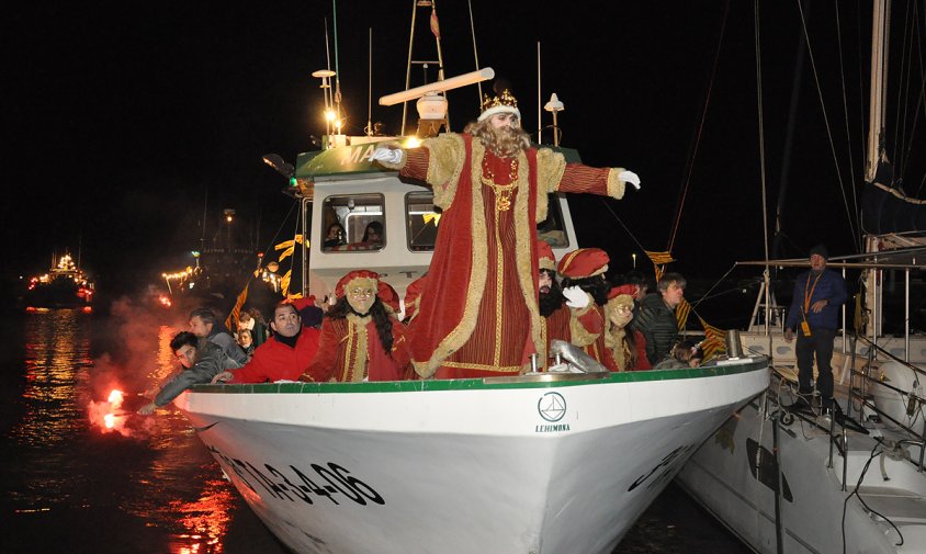 Imatge de l'arribada de les barques de Ses Majestats els Reis Mags d'Orient, el gener de l'any passat