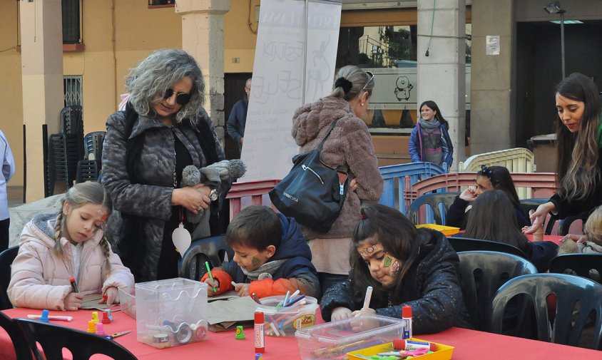 Imatge dels tallers a la plaça de la Vila