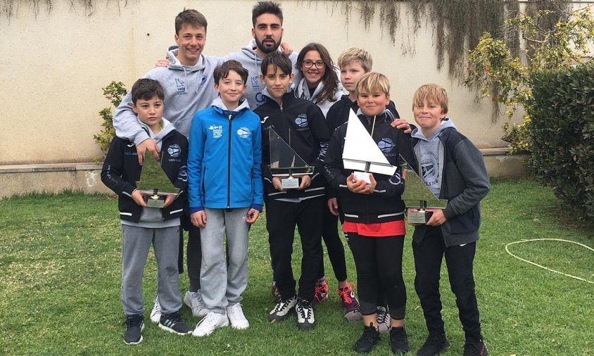 Foto de l'equip del CN Cambrils que va competir a la regata