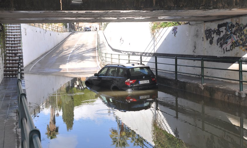 Vehicle atrapat al pas de Vilafortuny, aquest migdia