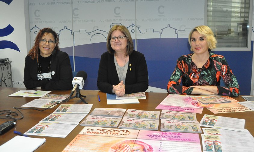 Presentació de la campanya de comunicació no sexista. D'esquerra a dreta: Hèléne Arcelin, Camí Mendoza i Mònica Romano