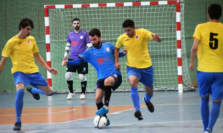 Un moment del partit disputat, aquest diumenge a la tarda, entre el Mediterrani i el Roquetes