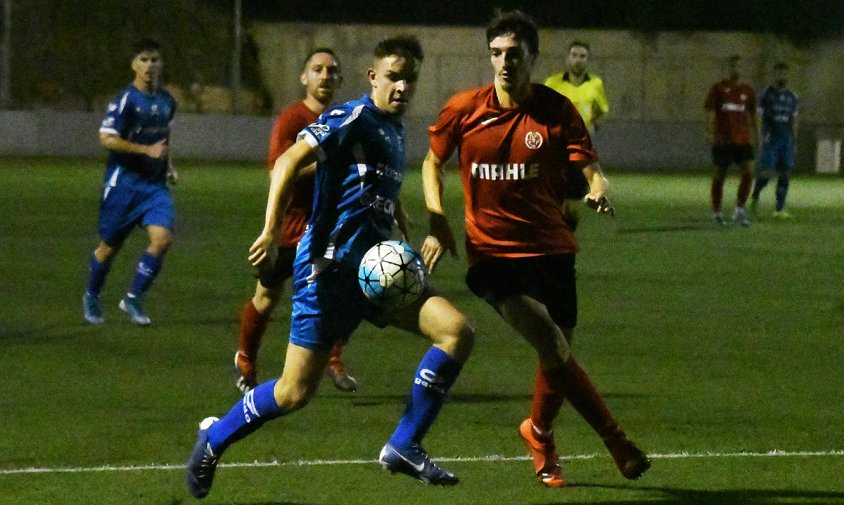 Imatge del partit corresponent a la primera volta del campionat, entre el Cambrils Unió i el Montblanc