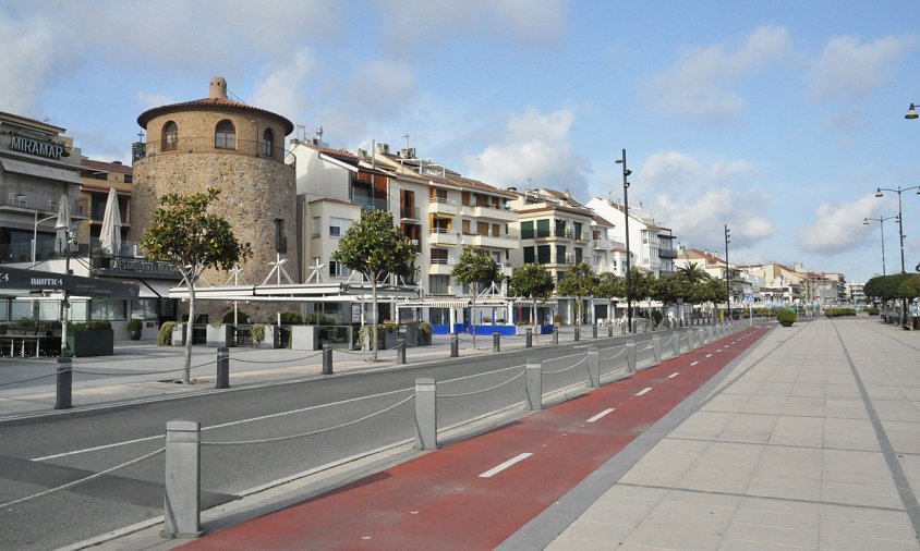 Aspecte de la façana del port, ahir a mitja tarda