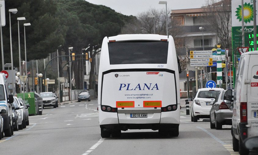 Autobús de l'empresa Plana circulant per l'avinguda de la Diputació, la setmana passsada