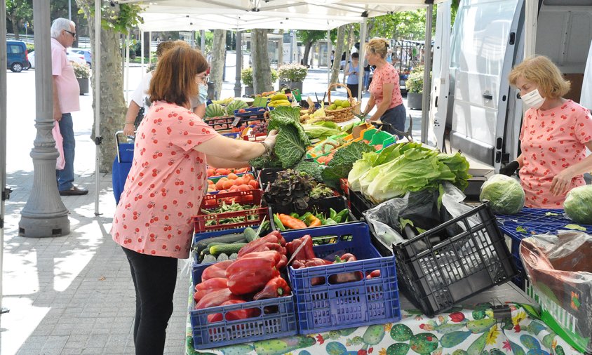 Aquestes darreres cinc setmanes el mercadet només ha obert amb les parades d'alimentació