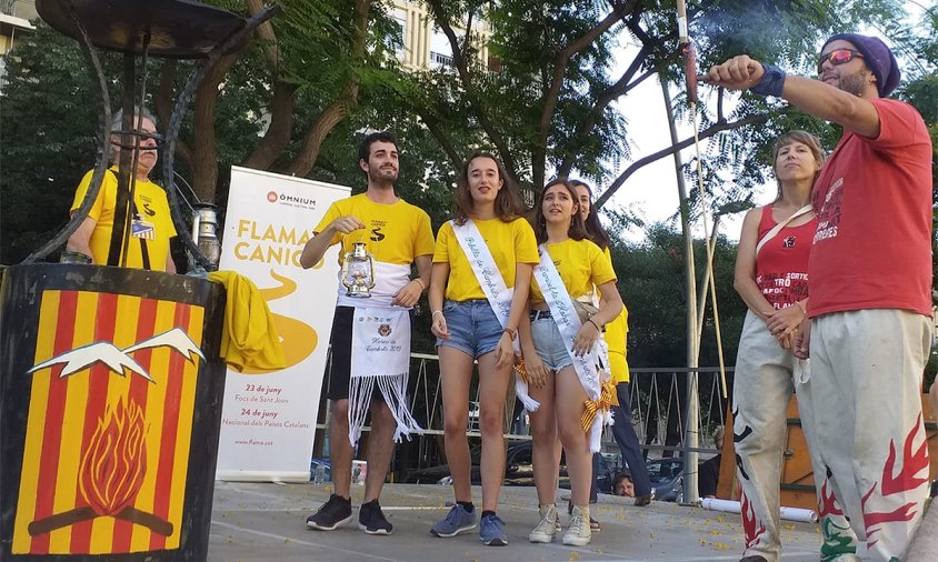 Imatge de la recollida de la Flama del Canigó, a Reus, l'any passat