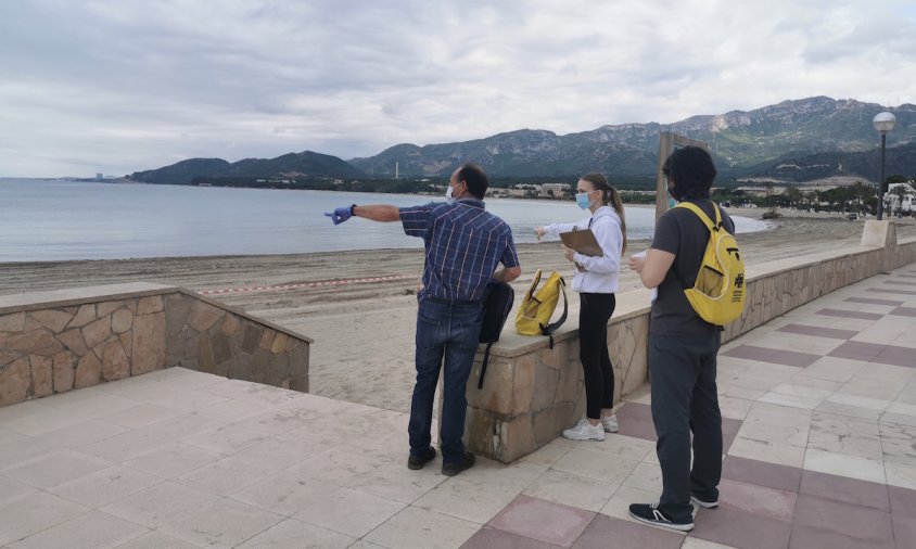 Informadors a la platja de l'Arenal