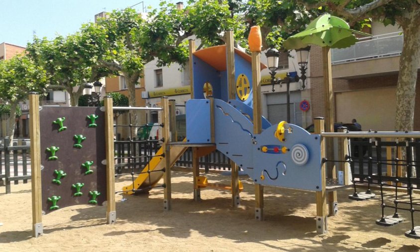 Imatge d'un parc infantil a l'avinguda de Josep Vidal i Barraquer, a l'Eixample