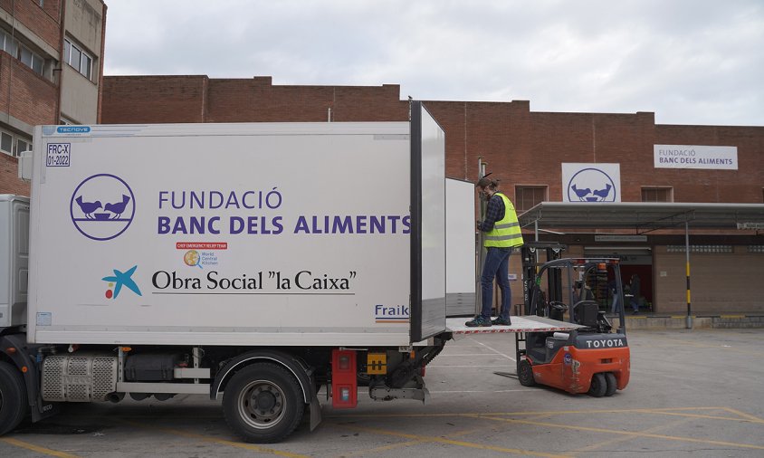 Imatge d'un camió de la campanya "Cap llar sense aliments"