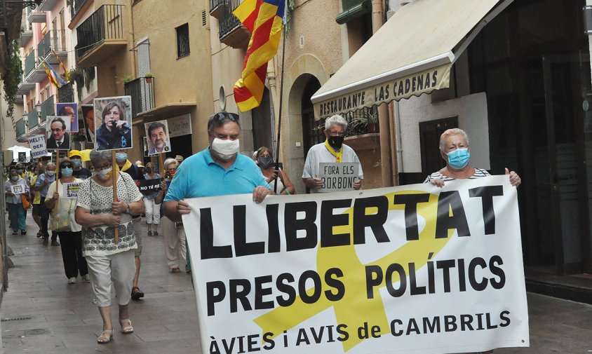 Un moment de la concentració dels Avis i Àvies, ahir al matí