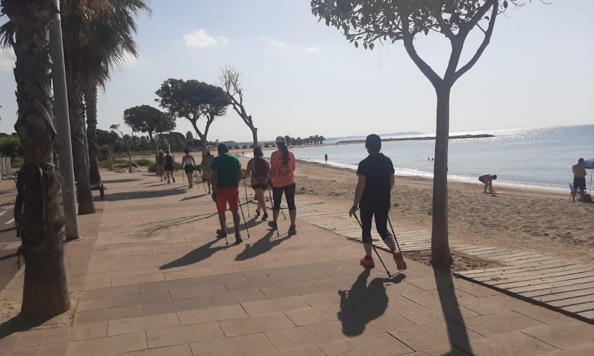 Imatge d'una de les sortides de Nordic Walking, aquest mes de juliol