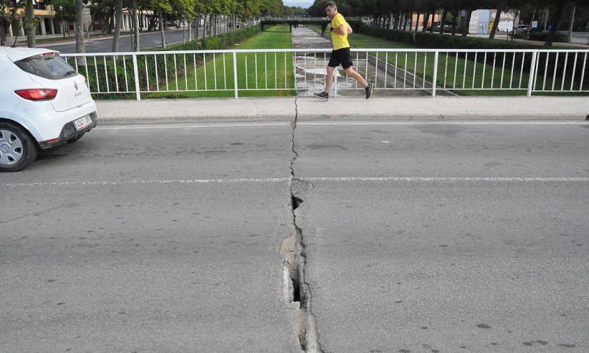 Aspecte de l'esquerda que recorre el pont de la desembocadura de la riera d'Alforja, aquest matí