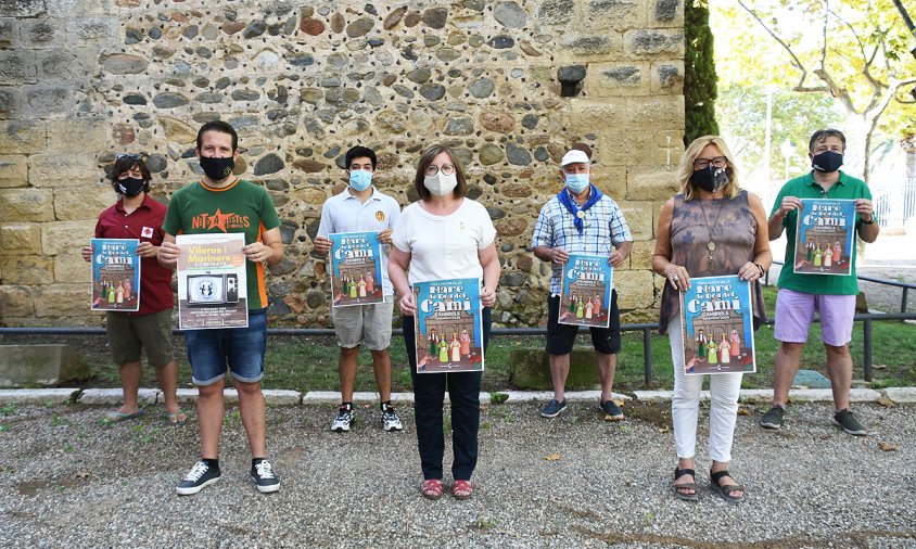 L'alcaldessa i la regidora de Cultura i Festes amb els representants de les entitats festives, avui, a la presentació dels actes de la Festa Major de la Mare de Déu del Camí