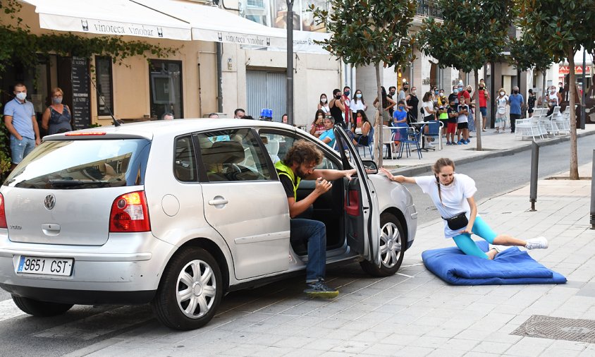 Rodatge d'una escena d'acció al carrer de les Drassanes, ahir a la tarda